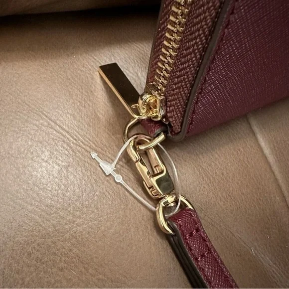 Tory Burch Emerson Wristlet Zip Continental Garnet - Picture 6 of 6